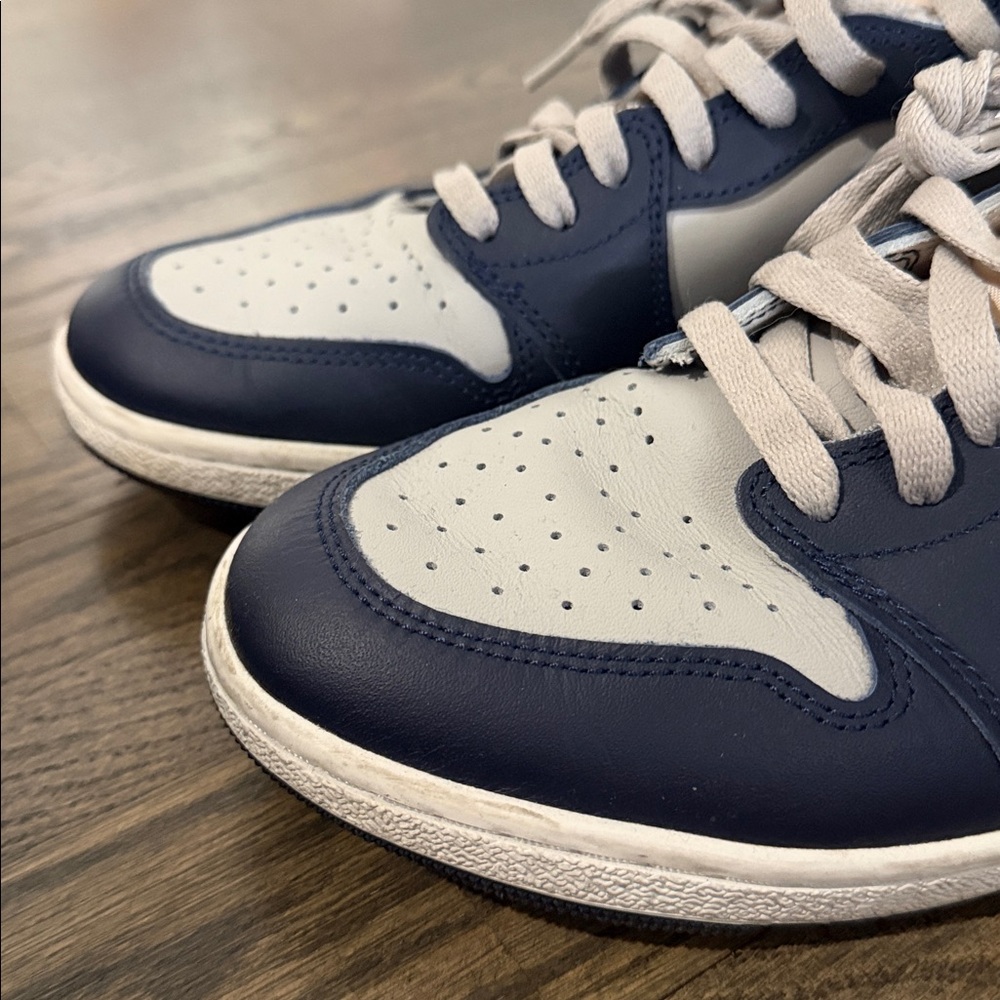 “Georgetown” Jordan 1 Hightops Men’s 10 - Picture 3 of 8